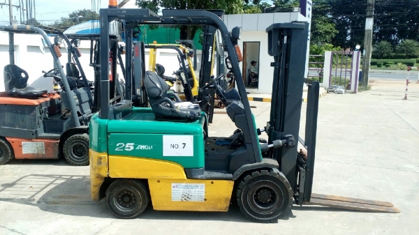 ขายรถ komatsu รุ่น11  ไฟฟ้านั่งขับ  ขนาด 2.5 ตัน  รับประกัน3 เดือน