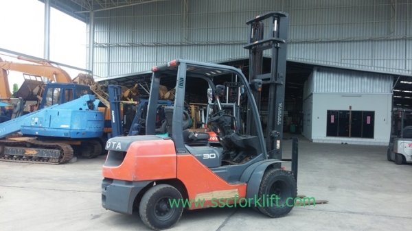 ขายรถยก TOYOTA 8FD30 เสาสูง 5 ม.