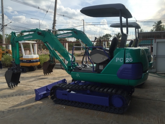 รถขุด Komatsu PC25-1 มือสองนำเข้าจากญี่ปุ่น ทำสีใหม่ พร้อมใช้งาน