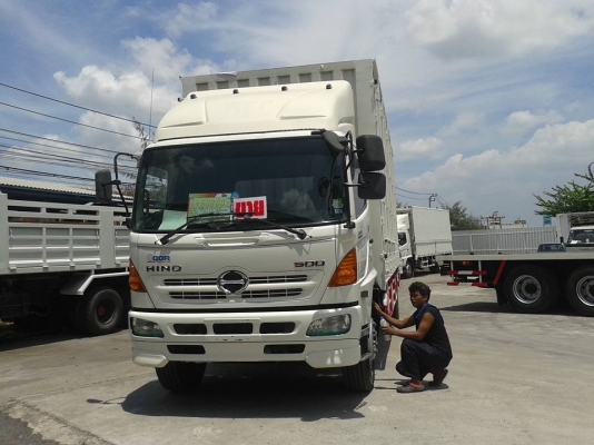 ขาย HINO FG 8J ตู้แห้ง 10 บาน ปี 2555 เครื่อง212 แรงม้ายาว 7.50 ม. สภาพสวยพร้อมใช้สอบถามเพิ่มเติมที่