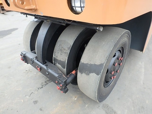 มาใหม่อีกแล้ว รถบดล้อยาง 9 ล้อ SAKAI  TS7409