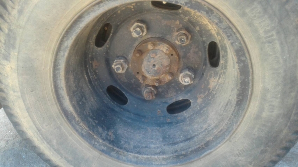 รถอีซุซุ 6 ล้อ ( ไม่ดั้ม ) 100 แรงม้า. ปี 46.  ( รถวิ่ง 27x,xxx กม. )     สนใจติดต่อ  081 - 6079515