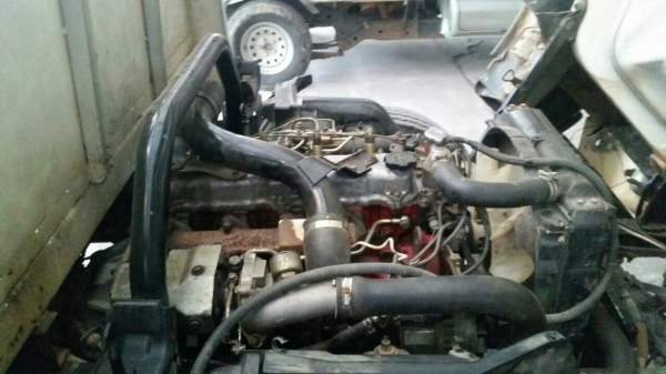 รถอีซุซุ 6 ล้อ ( ไม่ดั้ม ) 100 แรงม้า. ปี 46.  ( รถวิ่ง 27x,xxx กม. )     สนใจติดต่อ  081 - 6079515