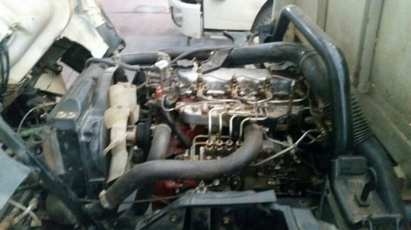 รถอีซุซุ 6 ล้อ ( ไม่ดั้ม ) 100 แรงม้า. ปี 46.  ( รถวิ่ง 27x,xxx กม. )     สนใจติดต่อ  081 - 6079515