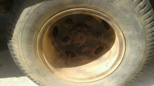 รถอีซุซุ 6 ล้อ ( ไม่ดั้ม ) 100 แรงม้า. ปี 46.  ( รถวิ่ง 27x,xxx กม. )     สนใจติดต่อ  081 - 6079515