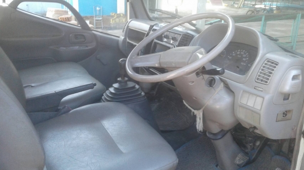 รถอีซุซุ 6 ล้อ ( ไม่ดั้ม ) 100 แรงม้า. ปี 46.  ( รถวิ่ง 27x,xxx กม. )     สนใจติดต่อ  081 - 6079515