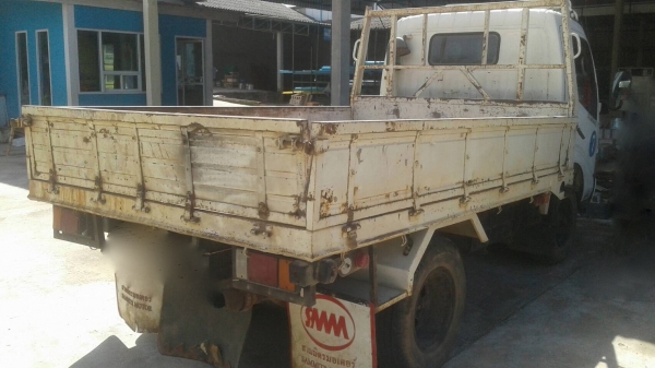 รถอีซุซุ 6 ล้อ ( ไม่ดั้ม ) 100 แรงม้า. ปี 46.  ( รถวิ่ง 27x,xxx กม. )     สนใจติดต่อ  081 - 6079515