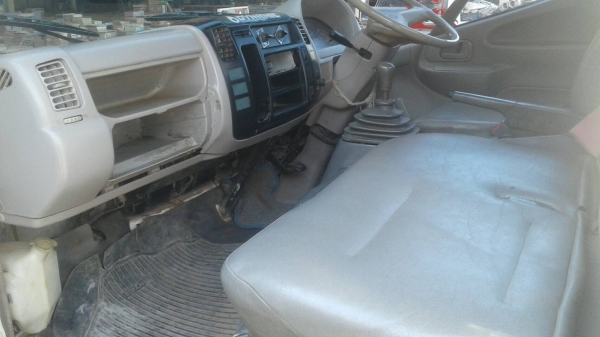 รถอีซุซุ 6 ล้อ ( ไม่ดั้ม ) 100 แรงม้า. ปี 46.  ( รถวิ่ง 27x,xxx กม. )     สนใจติดต่อ  081 - 6079515