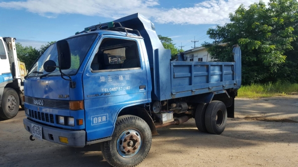 6ล้อดัมNKRรถห้างเครื่อง88แรง เครื่องดีคัชซีสวยเล่มทะเบียนเอกสารครบ