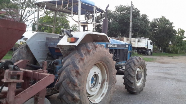 ขายรถไถฟอร์ด  6640  นิวฮอลเเลนด์  สองเพลา  พร้อมเล่มทะเบียน