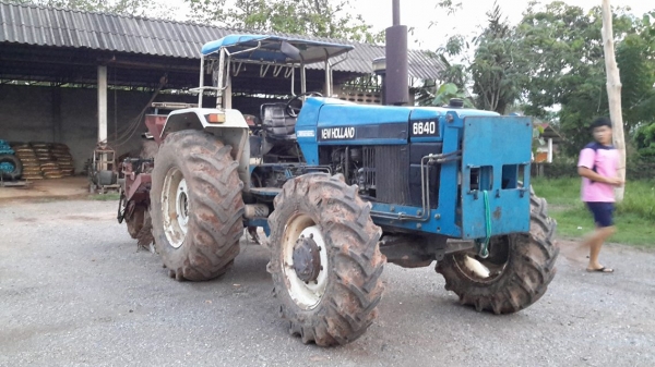 ขายรถไถฟอร์ด  6640  นิวฮอลเเลนด์  สองเพลา  พร้อมเล่มทะเบียน