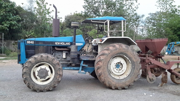 ขายรถไถฟอร์ด  6640  นิวฮอลเเลนด์  สองเพลา  พร้อมเล่มทะเบียน