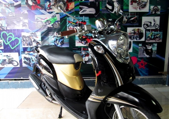 Fino คลาสสิค รุ่นขายดี สีดำนํ้าตาล รถบ้าน เครืองยนต์เดิมๆจากศูนย์ แถม 3 รายการ