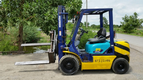 รถยกดีเซลKOMATSU FG25-14ยก2.5ตันยกสูง3เมตรงาหมูนสไลย์ได้ยางตัน4เส้นรถนอกเพิ่งนำเข้ามายังไม่เคยใช้งานในเมืองไทยเลย