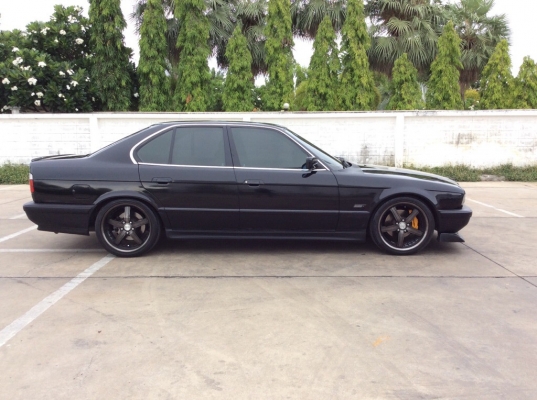 ขายรถ BMW E34 Bignoseแท้ 525i ปี95 เครื่องใหม่บล๊อกเดิม 2.5 ออโต้ ติดแก๊สLPGระบบหัวฉีด ชุดแต่งing+1 ภายในสวยทำใหม่เบาะไฟฟ้า airbag เครื่องเสียง1ชุดเพาเวอร์2ตัว+ซับ10&quot; แม็กแท้18&quot; รถแต่งสวย พร้อมใช้ครับ ภาษี60