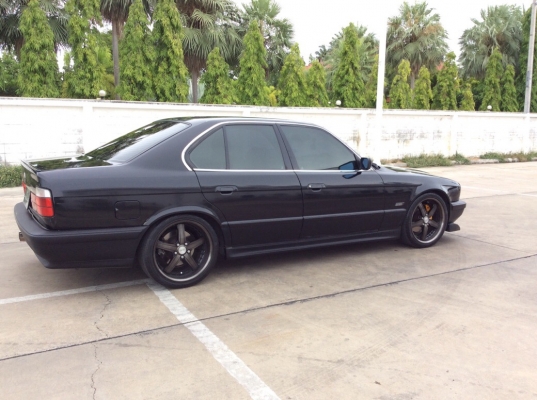 ขายรถ BMW E34 Bignoseแท้ 525i ปี95 เครื่องใหม่บล๊อกเดิม 2.5 ออโต้ ติดแก๊สLPGระบบหัวฉีด ชุดแต่งing+1 ภายในสวยทำใหม่เบาะไฟฟ้า airbag เครื่องเสียง1ชุดเพาเวอร์2ตัว+ซับ10&quot; แม็กแท้18&quot; รถแต่งสวย พร้อมใช้ครับ ภาษี60