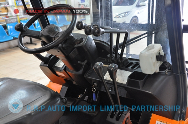 ขายรถโฟล์คลิฟท์มือสอง TOYOTA รุ่น 7FD30-18590 ราคา 495,000 บาท นำเข้าจากประเทศญี่ปุ่น 100\% ไม่เคยใช้งานในไทย