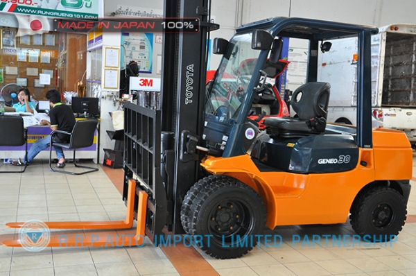 ขายรถโฟล์คลิฟท์มือสอง TOYOTA รุ่น 7FD30-18590 ราคา 495,000 บาท นำเข้าจากประเทศญี่ปุ่น 100\% ไม่เคยใช้งานในไทย