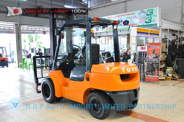 ขายรถโฟล์คลิฟท์มือสอง TOYOTA รุ่น 7FD30-18590 ราคา 495,000 บาท นำเข้าจากประเทศญี่ปุ่น 100\% ไม่เคยใช้งานในไทย