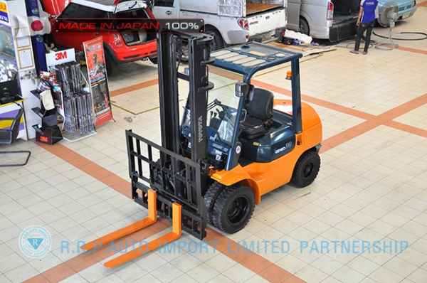 ขายรถโฟล์คลิฟท์มือสอง TOYOTA รุ่น 7FD30-18590 ราคา 495,000 บาท นำเข้าจากประเทศญี่ปุ่น 100\% ไม่เคยใช้งานในไทย