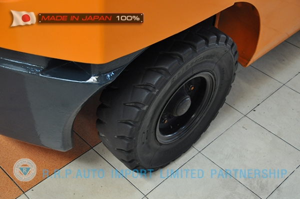 ขายรถโฟล์คลิฟท์มือสอง TOYOTA รุ่น 7FD30-18590 ราคา 495,000 บาท นำเข้าจากประเทศญี่ปุ่น 100\% ไม่เคยใช้งานในไทย