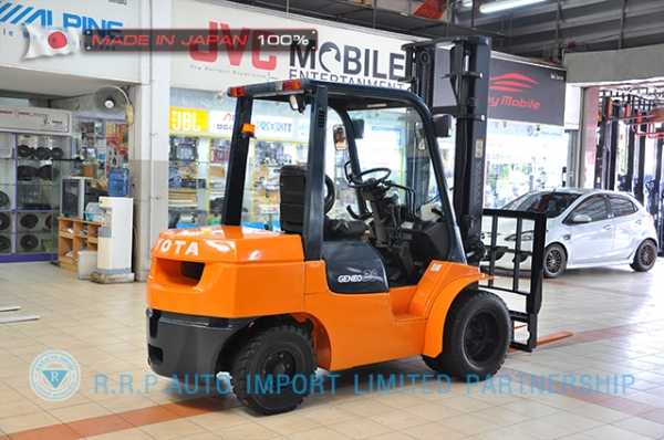 ขายรถโฟล์คลิฟท์มือสอง TOYOTA รุ่น 7FD30-18590 ราคา 495,000 บาท นำเข้าจากประเทศญี่ปุ่น 100\% ไม่เคยใช้งานในไทย