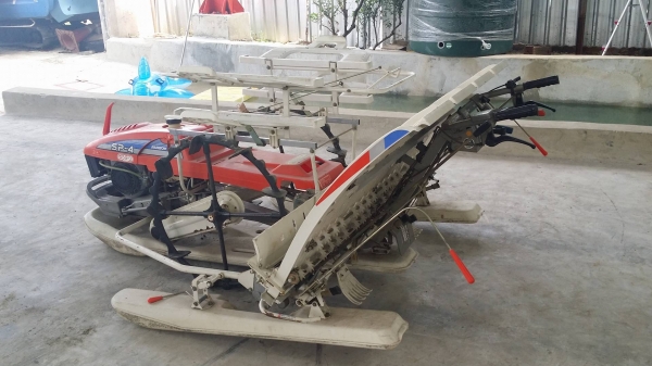 รถดำนา KUBOTA รุ่น SP-4 เก่าญี่ปุ่น ดำนา 4 แถวเดินตาม  ขนาดกระทัดรัด สภาพสวย เครื่องยนต์ติดง่าย