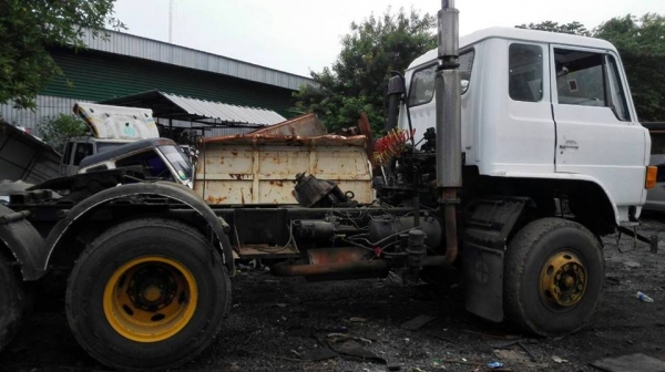 ขายรถ10ล้อ 2เพลา หัวลาก FM227 เครื่อง220แรง EM100 พาวเวอร์ จิฟฟี่ เอกสารพร้อมโอน สนใจโทร 090-8588220คุณนะ 093-3258446คุณบิว หรือเข้าดูสินค้าอื่นๆได้ที่ www.narong2truck.com หรือ www.truck.in.th/498 หรือเพจFacebook ณรงค์ ซื้อขายรถมือสอง (เว็บไซต์ส่วนตัว) ห