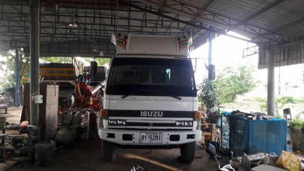 สิบล้อ ISUZU เพลาเดียว ร๊อคเล็ก สภาพสวย พร้อมใช้ สิบล้อ ISUZU เพลาเดียว ร๊อคเล็ก สภาพสวย พร้อมใช้