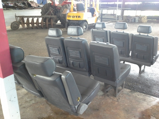 เบาะรถตู้ TOYOTA HIACE  ครบชุด ขาย 6,500 บาท ศุภากร 081-1903107, 081-4252943