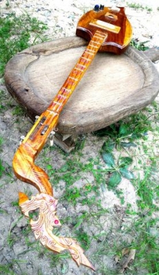 พิณไฟฟ้ามือสอง สายขาด เศียรพญานาคเนื้อไม้ประดู่แข็งแรงไม่มีตำหนิ สวยสภาพดี(ไม่ใช่ไม้ขนุน)