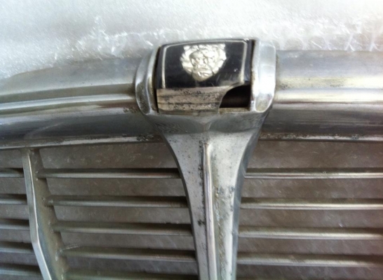 กระจังหน้า Jaguar xj c