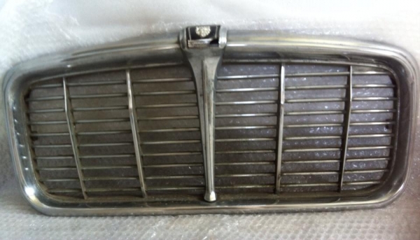 กระจังหน้า Jaguar xj c