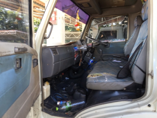 รถฮีโน่ 6 ล้อ ตู้แห้ง  FC2W  120 แรงม้า. ปี 37 - 38.  ( * มี ขาย 4 หัว. )     สนใจติดต่อ  081 - 6079515