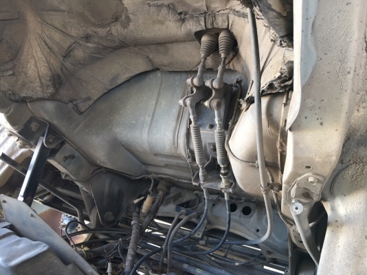 รถฮีโน่ 6 ล้อ ตู้แห้ง  FC2W  120 แรงม้า. ปี 37 - 38.  ( * มี ขาย 4 หัว. )     สนใจติดต่อ  081 - 6079515