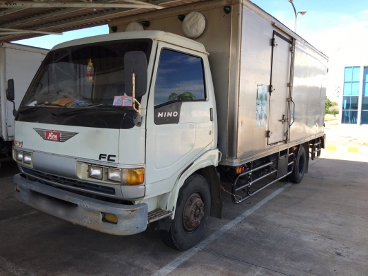 รถฮีโน่ 6 ล้อ ตู้แห้ง  FC2W  120 แรงม้า. ปี 37 - 38.  ( * มี ขาย 4 หัว. )     สนใจติดต่อ  081 - 6079515