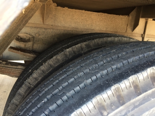 รถฮีโน่ 6 ล้อ ตู้แห้ง  FC2W  120 แรงม้า. ปี 37 - 38.  ( * มี ขาย 4 หัว. )     สนใจติดต่อ  081 - 6079515