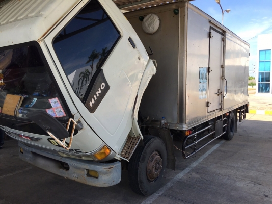 รถฮีโน่ 6 ล้อ ตู้แห้ง  FC2W  120 แรงม้า. ปี 37 - 38.  ( * มี ขาย 4 หัว. )     สนใจติดต่อ  081 - 6079515