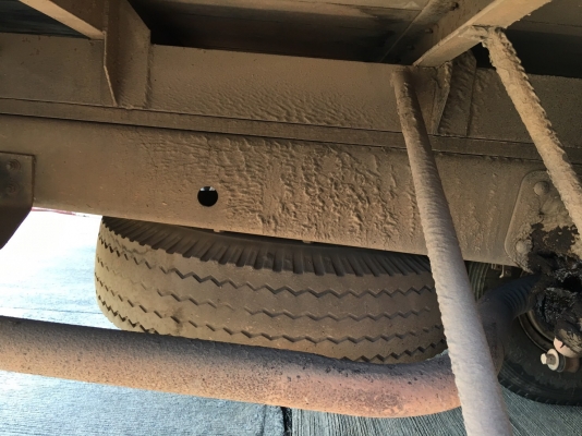 รถฮีโน่ 6 ล้อ ตู้แห้ง  FC2W  120 แรงม้า. ปี 37 - 38.  ( * มี ขาย 4 หัว. )     สนใจติดต่อ  081 - 6079515