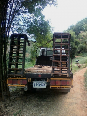 รถเทเลอร์ท้ายเป็ด  มีสะพาน  ยี่ห้ออีโน่  รุ่น KM777  ช่วงยาว 4.30 เมตร  รถปี 2533