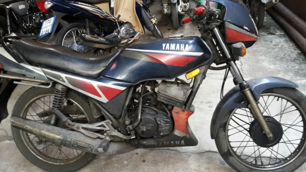 ขาย Yamaha RXZ 135 ตัวแรก ดั้มเบรคหน้า เครื่องยังดีอยู่ ชุดสีพอได้ เล่มพร้อมชุดโอน (ขายตามสภาพ รถใช้งานได้ปกติเดิมๆ)