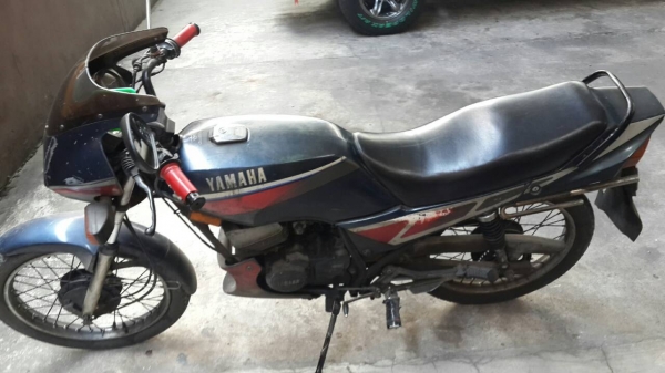 ขาย Yamaha RXZ 135 ตัวแรก ดั้มเบรคหน้า เครื่องยังดีอยู่ ชุดสีพอได้ เล่มพร้อมชุดโอน (ขายตามสภาพ รถใช้งานได้ปกติเดิมๆ)