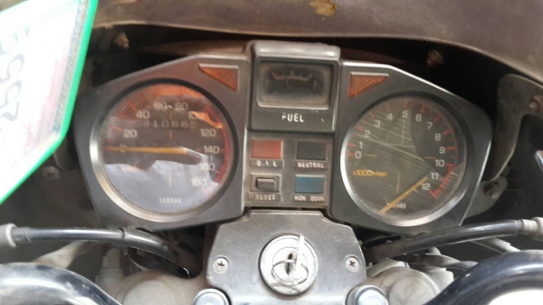 ขาย Yamaha RXZ 135 ตัวแรก ดั้มเบรคหน้า เครื่องยังดีอยู่ ชุดสีพอได้ เล่มพร้อมชุดโอน (ขายตามสภาพ รถใช้งานได้ปกติเดิมๆ)