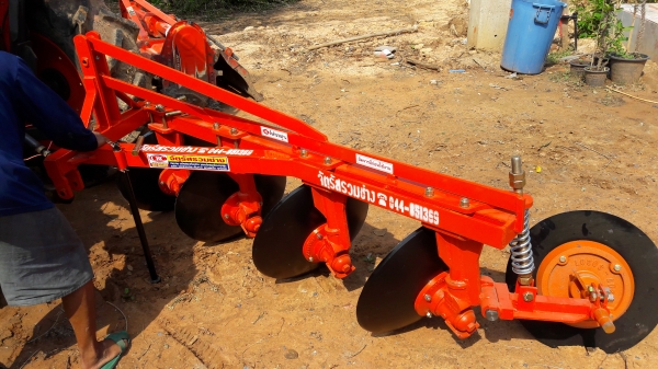 ขายรถไถL3608ใบมีดผาลบุก4ไหม่พร้อมใช้ครับ ขายรถไถL3608ใบมีดผาลบุก4ไหม่พร้อมใช้ครับ