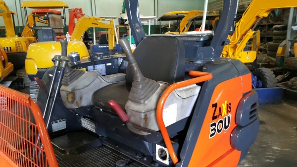 ขาย รถขุด HITACHI รุ่น EX30-2- มือสองญี่ปุ่น แทรกเหล็กสวย แน่นทุกส่วน มีไลน์ใส่ หัวเจาะได้ เครื่องยนต์ 4สูบ สวย พร้อมใช้งาน มือถือ/LINE ID: 0818753444