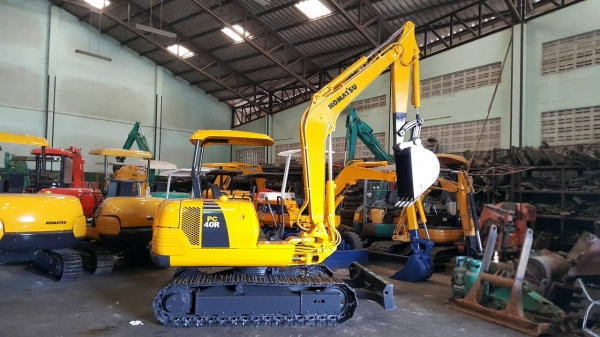 ขาย รถขุด KOMATSU รุ่น PC40-7-  มือสองญี่ปุ่น แทรกเหล็กสวย สลักแน่น ทุกส่วน พร้อมใช้งาน มือถือ/LINE ID : 0818753444