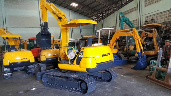 ขาย รถขุด KOMATSU รุ่น PC40-7-  มือสองญี่ปุ่น แทรกเหล็กสวย สลักแน่น ทุกส่วน พร้อมใช้งาน มือถือ/LINE ID : 0818753444