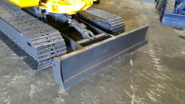 ขาย รถขุด KOMATSU รุ่น PC40-7-  มือสองญี่ปุ่น แทรกเหล็กสวย สลักแน่น ทุกส่วน พร้อมใช้งาน มือถือ/LINE ID : 0818753444