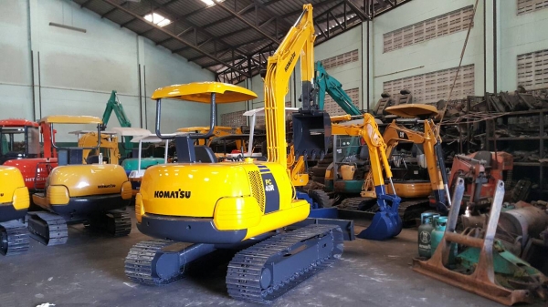 ขาย รถขุด KOMATSU รุ่น PC40-7-  มือสองญี่ปุ่น แทรกเหล็กสวย สลักแน่น ทุกส่วน พร้อมใช้งาน มือถือ/LINE ID : 0818753444