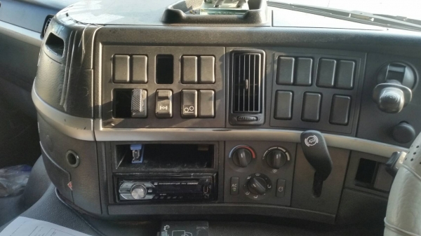 หัวลาก VOLVO  FM 12  380แรง ปี 48  พร้อมหางก้าง  2 เพลา  รถพร้อมใช้งาน  ราคา  1,300,000 บาท